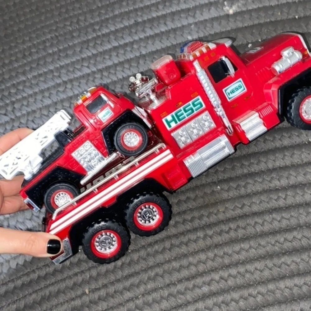 2015 Hess Fire Truck works needs batteries some signs of wear & play.